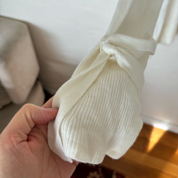 Soft Cream Sweater Sz M - Picture 3 of 6